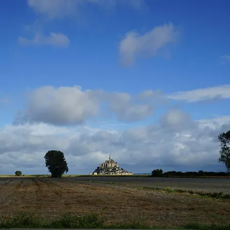 A L'ombre Du Mont St Michel *